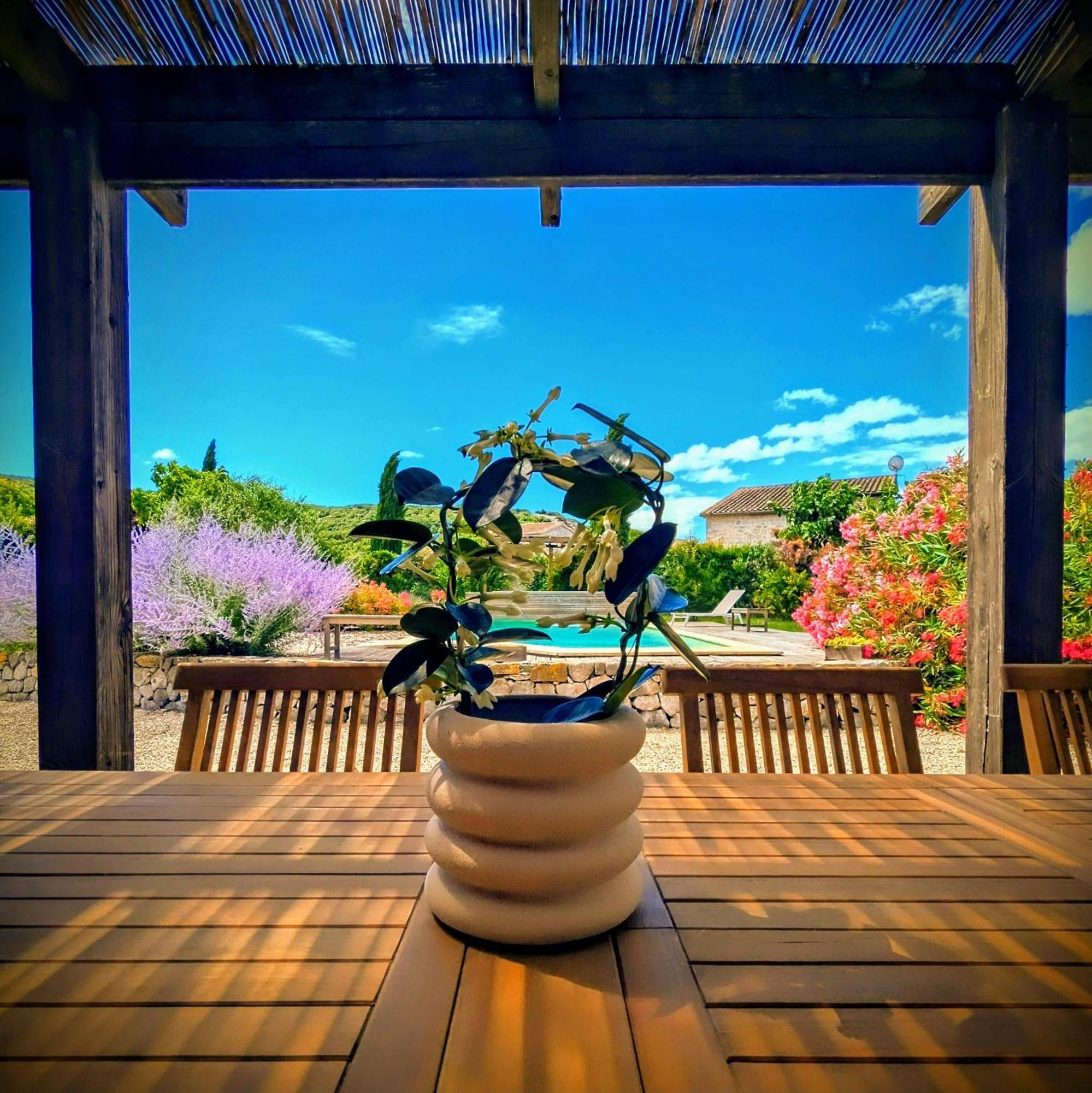 Villa Font Vive - Chambres d'hôtes avec Cuisine et calme absolu ! Grospierres Exterior foto