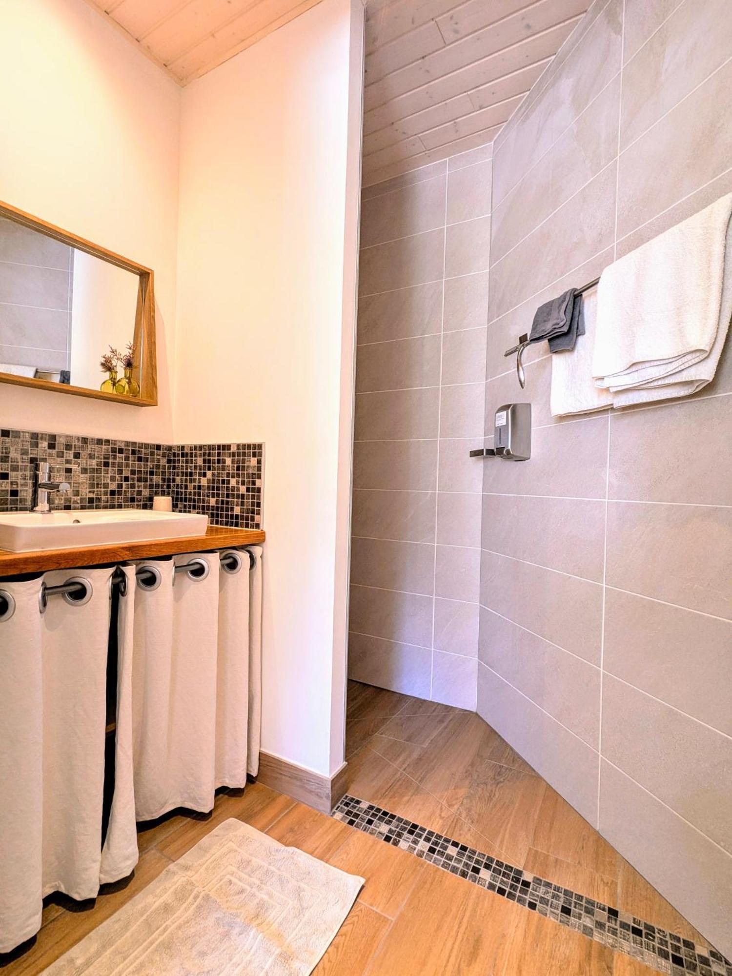 Villa Font Vive - Chambres d'hôtes avec Cuisine et calme absolu ! Grospierres Exterior foto